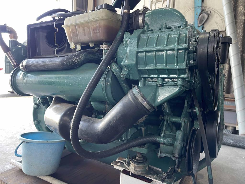 ボルボ AD41A サーモスタットハウジング VOLVO