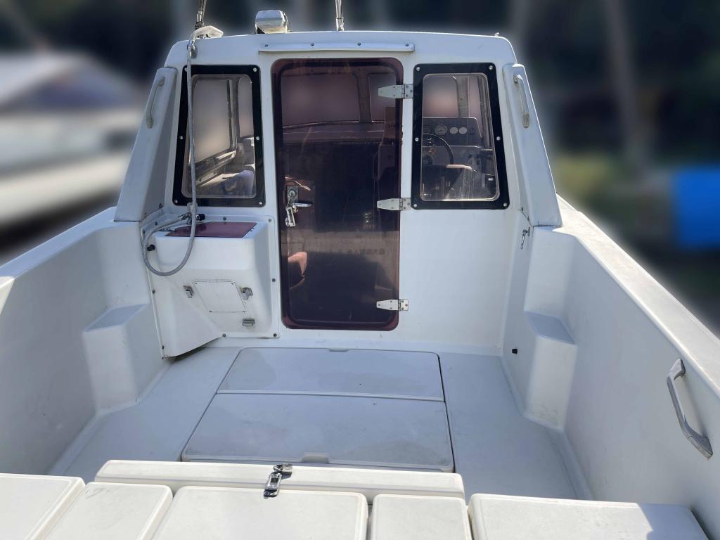 ニッサン730T.スズキ140馬力船外機、手洗い、個室トイレ、魚探付き
