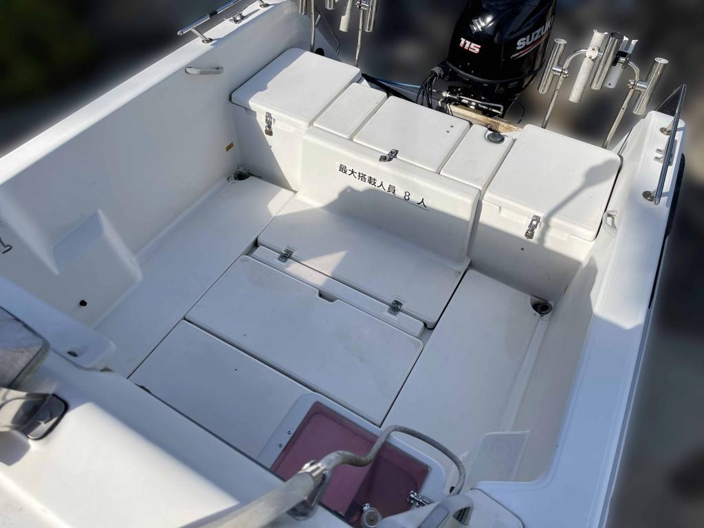 ニッサン730T.スズキ140馬力船外機、手洗い、個室トイレ、魚探付き ニッサン730T.スズキ140馬力船外機、手洗い、個室トイレ、魚探付き