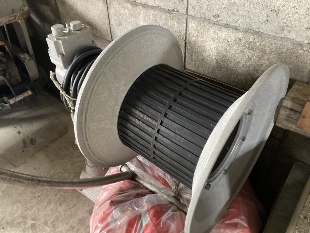 岩崎電機工業 ラインホーラー 巻き上げ機 250W 12V 40P/W - スポーツ