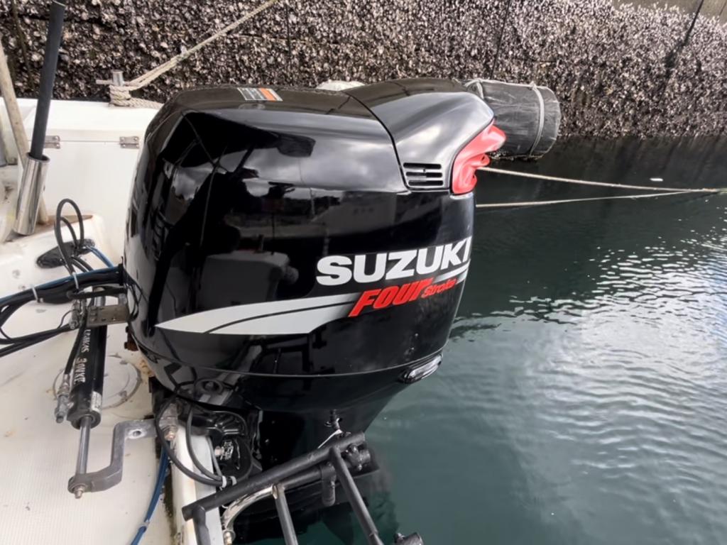 喜志造船所艇 23F 本体のみ 舟艇修理必要 搭載エンジン150ps