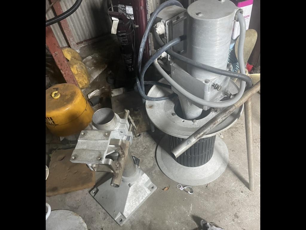 岩崎電気 ヤングネットラインホーラー 300w-12v用 | 中古船ソーマッチ