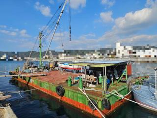  台船(78トン)と押船のセット