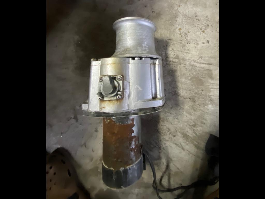 岩崎電機工業 ヤングローラー24V750w | 中古船ソーマッチ