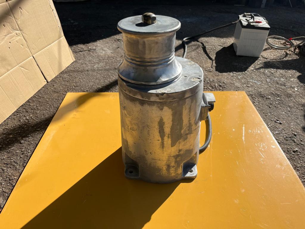 岩崎電気工業ヤングローラー12V500W | 中古船ソーマッチ