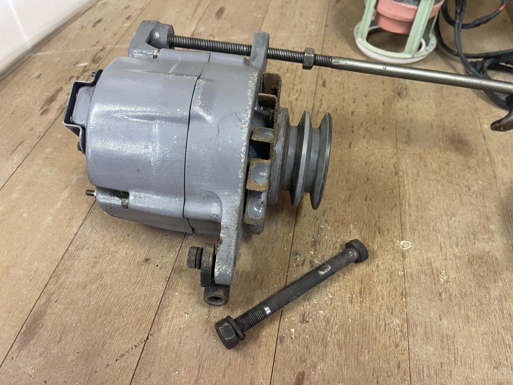 サワフジ オルタネーター24V35A | 中古船ソーマッチ