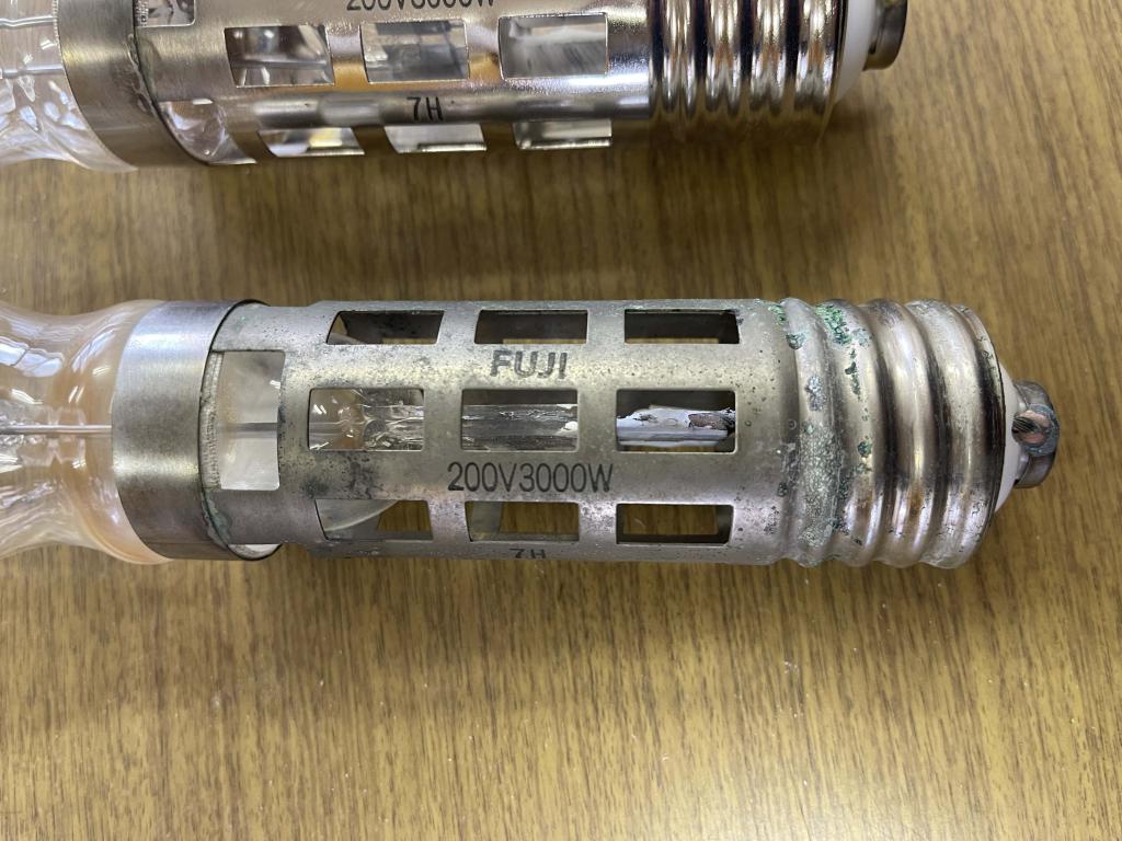 FUJI 200V-3000W集魚灯2本セット | 中古船ソーマッチ